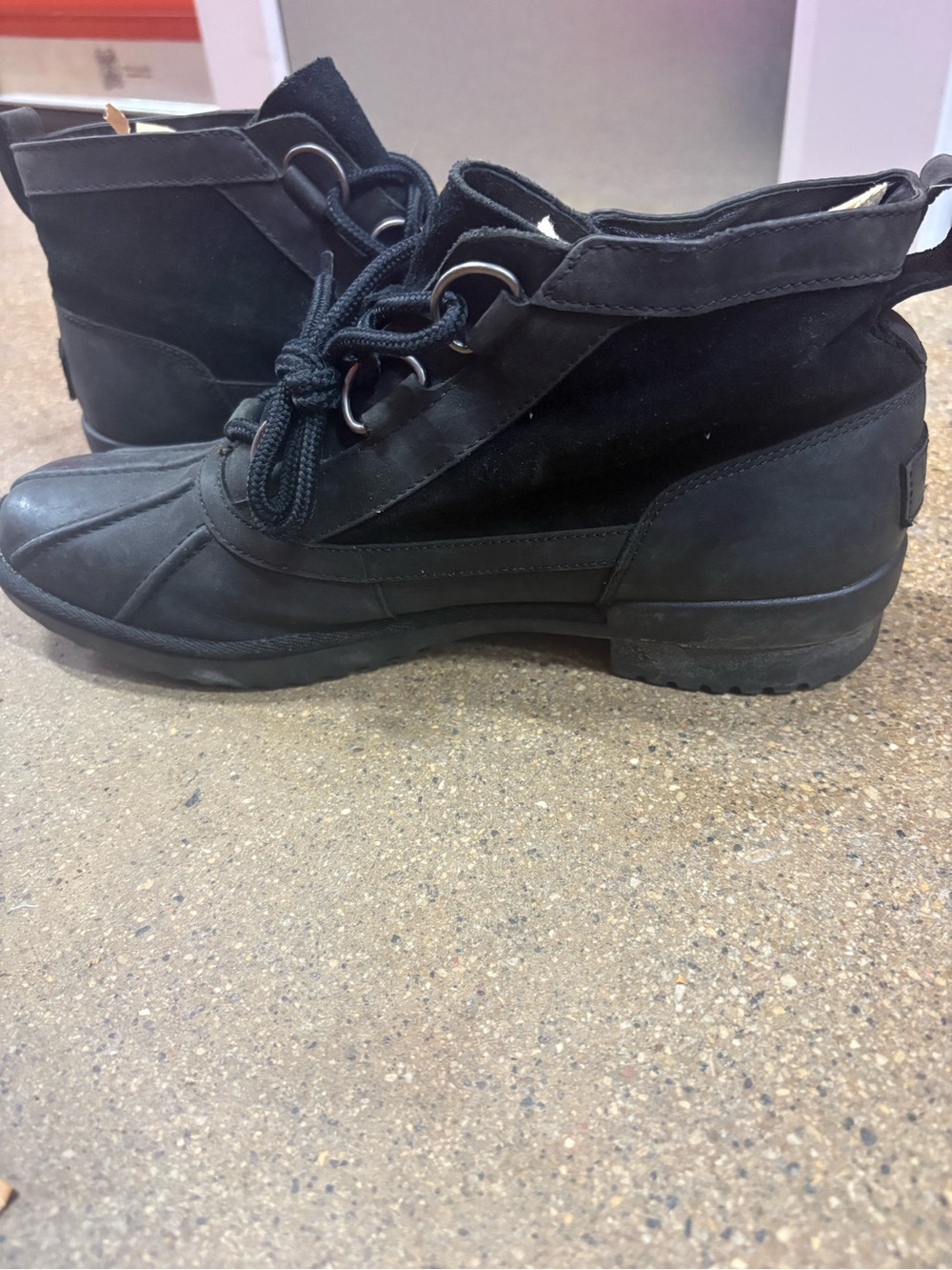 UGG Women’s Heather Waterproof Black Leather Waterproof Ankle Duck Boots size 10